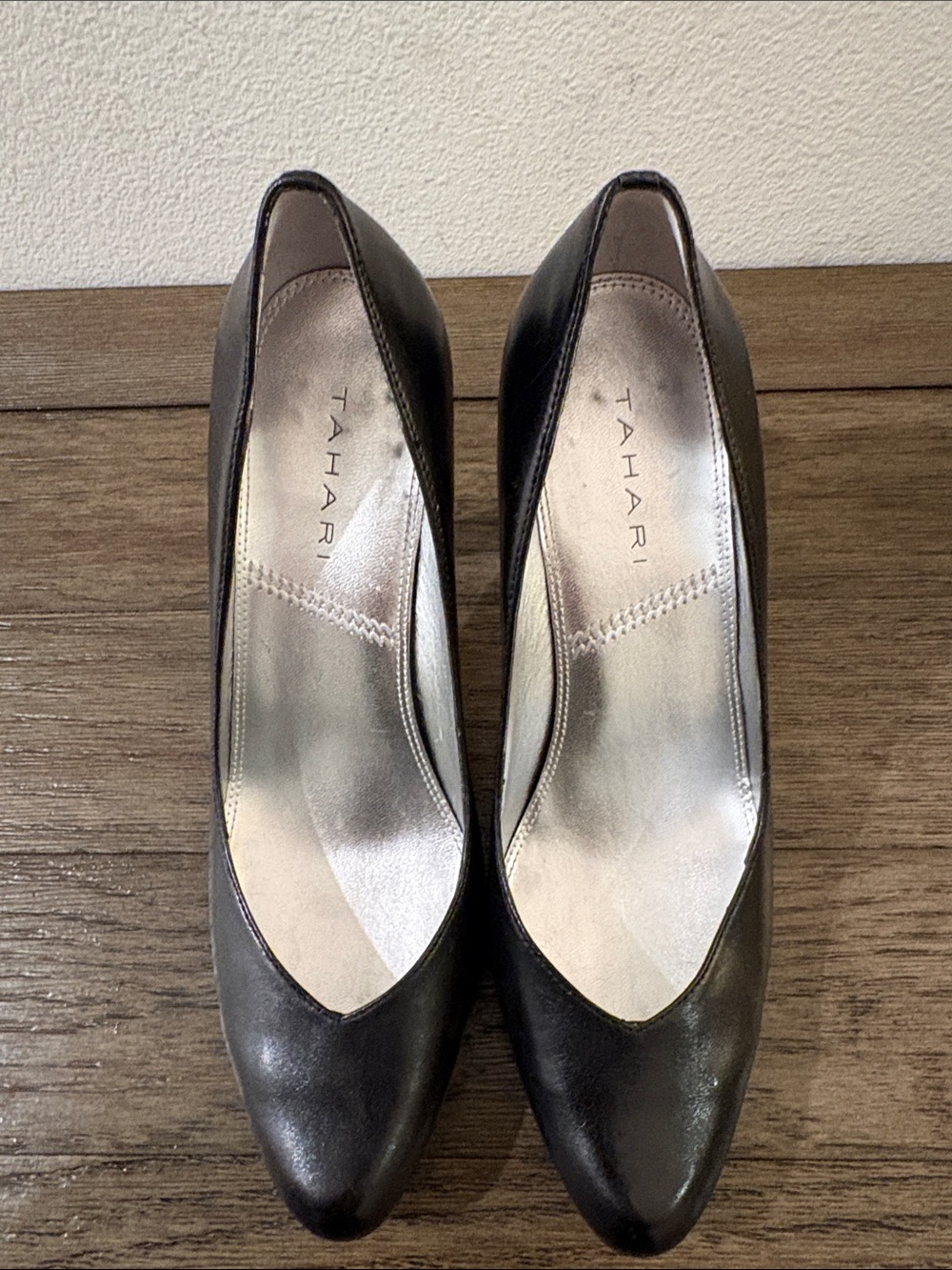 [Tahari] Black Leather High Heels Pumps Stilettos Rounded Toe Women’s 8 - Picture 3 of 11